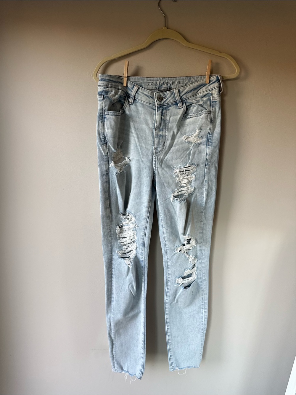 American Eagle Outfitters Light Blue Distressed Skinny Jeans